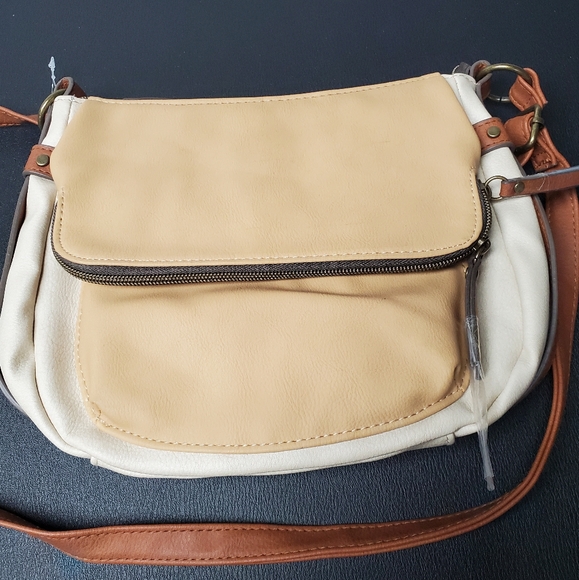 New Time and Tru Dayana Essential Crossbody Bag with Adjustable Strap Beige Tan - Picture 2 of 10